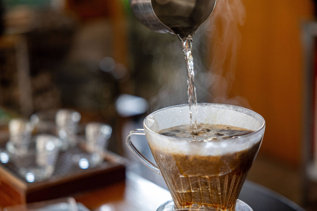 Sete maneiras de deixar seu café mais saudável – 19/10/2025 – Equilíbrio