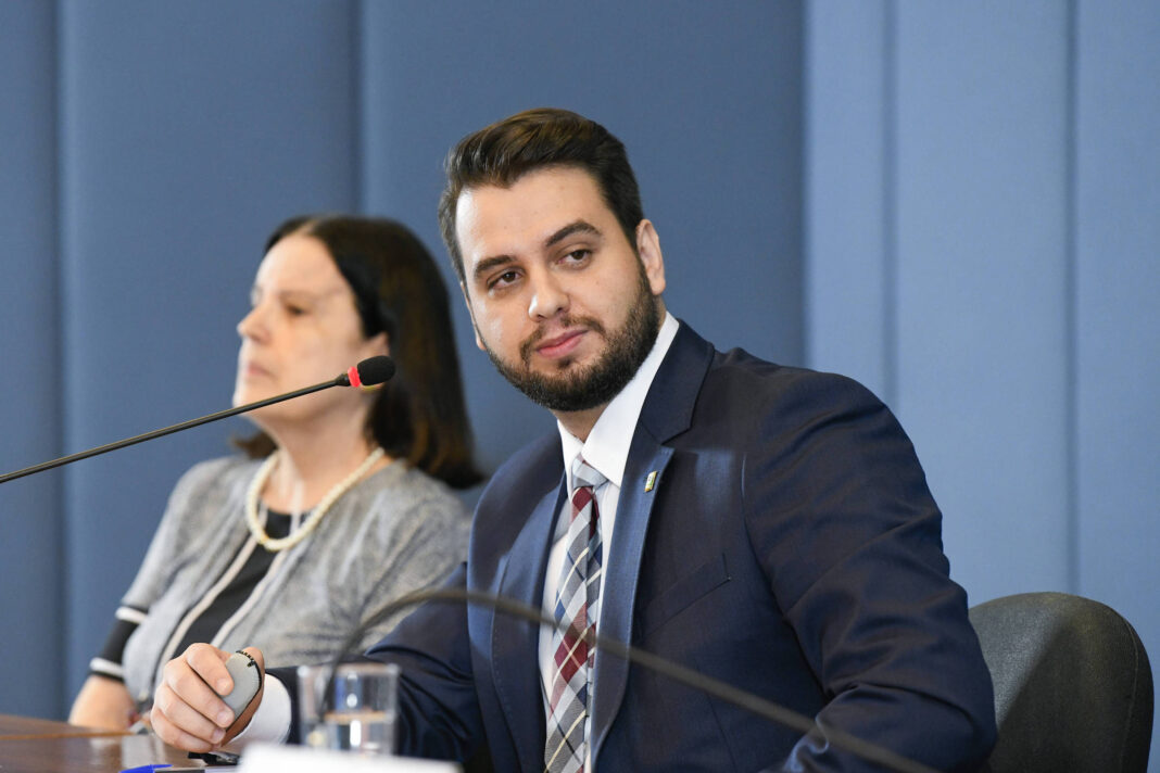 Leitores discutem prisão domiciliar decretada por Moraes – 27/12/2025 – Painel do Leitor