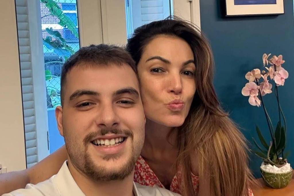 Patrícia Poeta chora ao vivo e cita problema com filho – 17/10/2025 – Celebridades