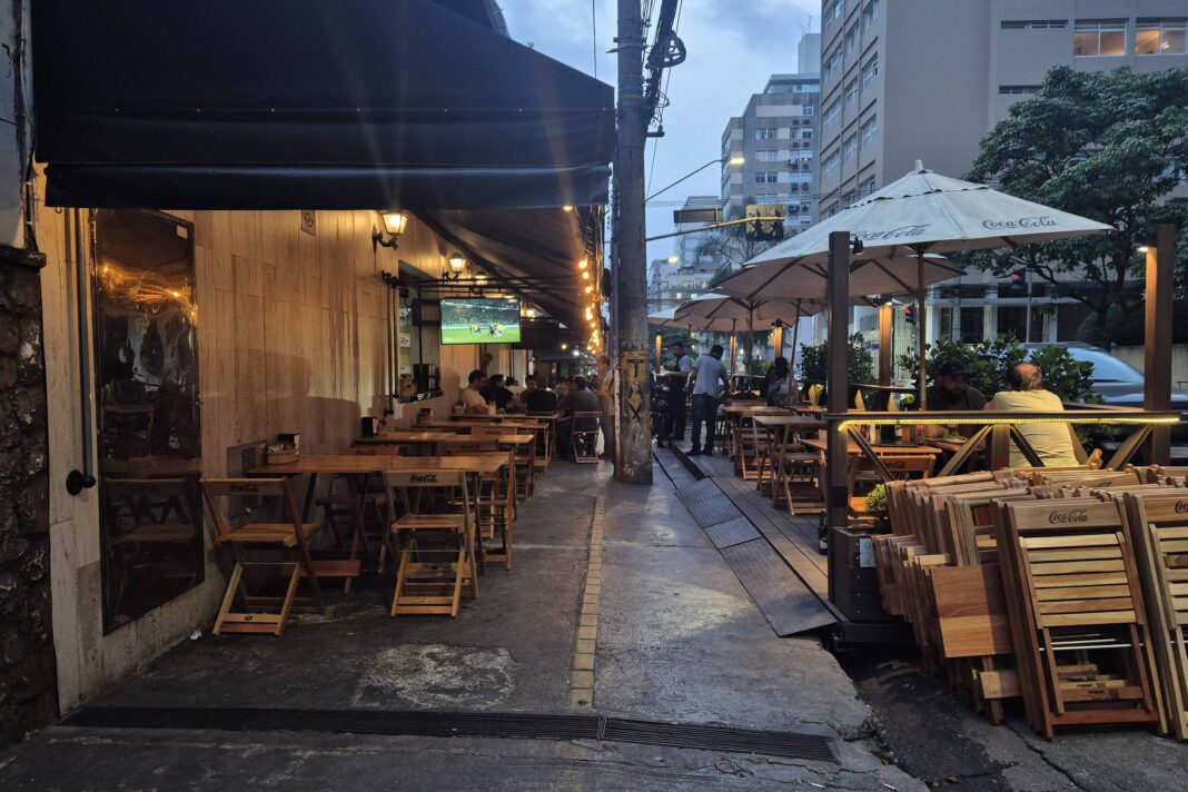 Bar que teve intoxicação por metanol reabre sem destilados – 17/10/2025 – Equilíbrio e Saúde