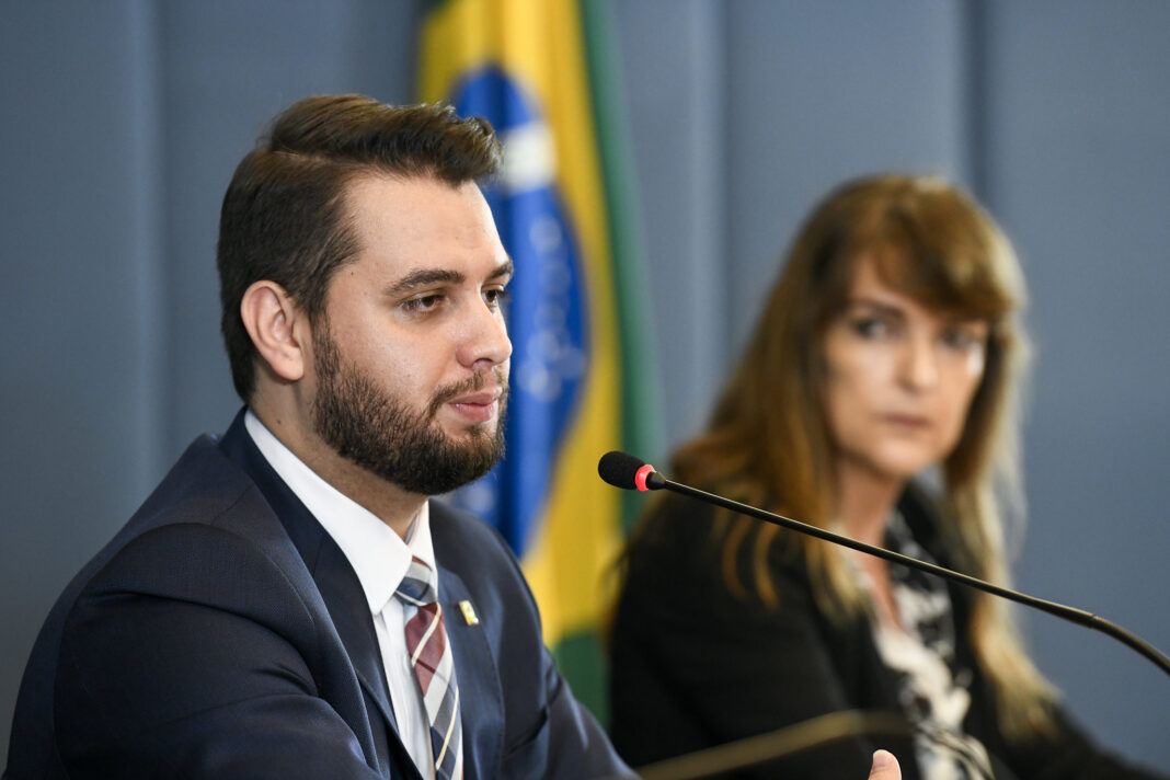 Caso contra Filipe Martins se sustenta em documentos ilegítimos