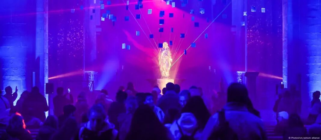 Igrejas na Alemanha viram baladas e centros de escalada