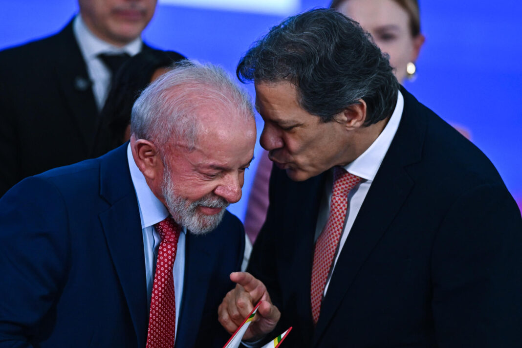 Lula promove demissões após derrota da equipe econômica
