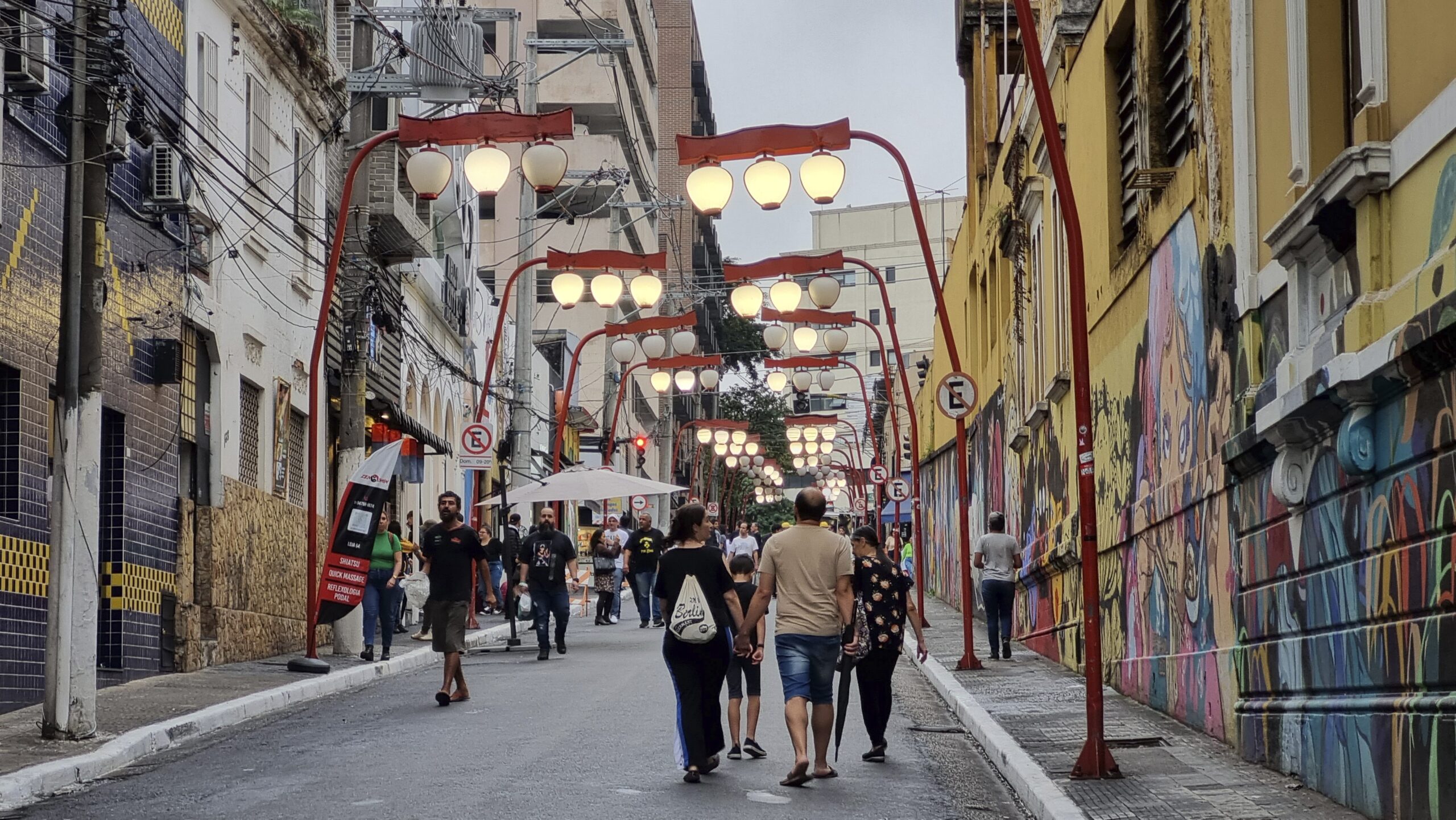 Bairro da Liberdade, no Centro de SP, é eleito um dos 25 melhores destinos turísticos do mundo por renomado guia de viagens