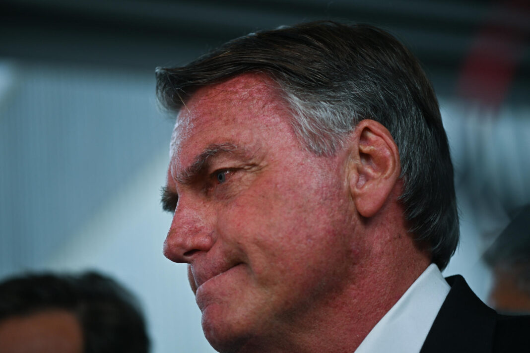 Michelle diz que nova cirurgia de Bolsonaro foi concluída