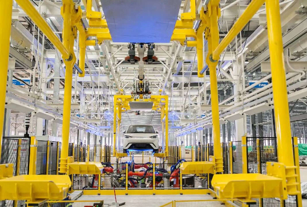 BYD anuncia recall de 115 mil carros por segurança: veja quais