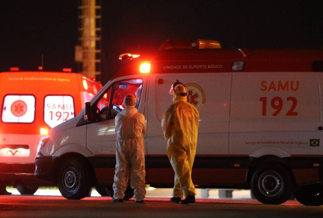 Motociclista encontra homem morto em frente a bar no Paraná