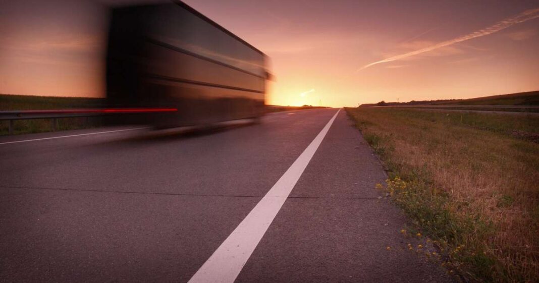 Brasileiros trocam o avião pelo ônibus em busca de economia e conforto