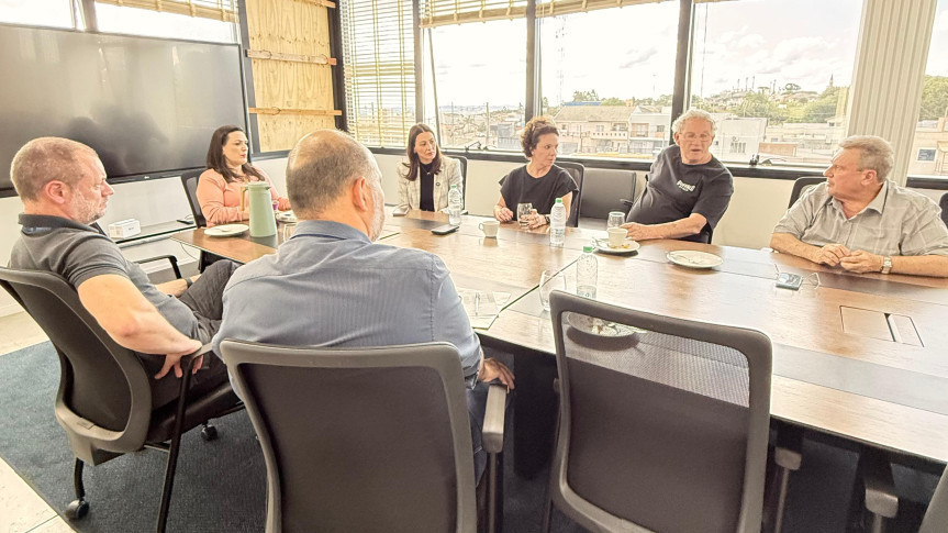 Assembleia Legislativa do Paraná | ALEP | Notícias > Deputada Mabel Canto (PP) debate melhorias na PR-151 em reunião com prefeita e empresários de Carambeí
