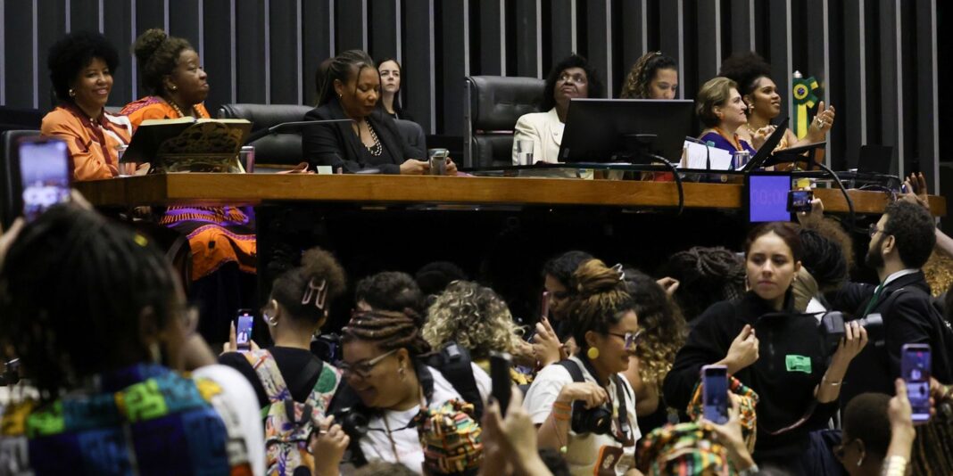 Sessão solene na Câmara homenageia Marcha das Mulheres Negras