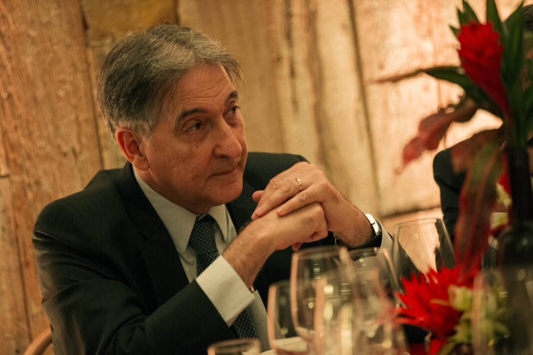 Estatal patrocina livro de irmã de aliado de Pimentel – 08/11/2025 – Poder