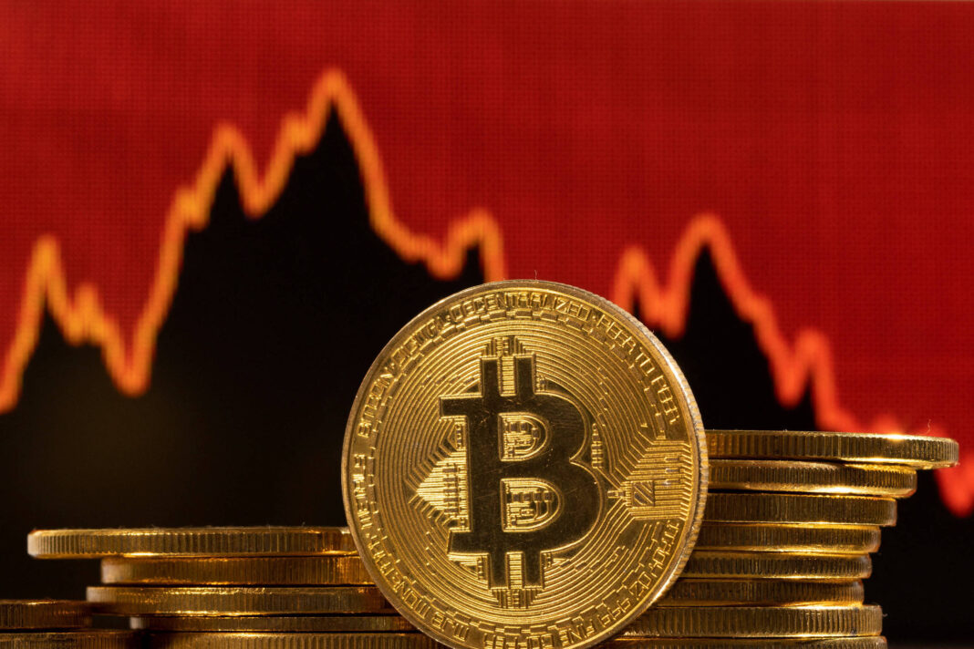 Bitcoin recua mais de 7% e atinge menor valor desde junho – 05/11/2025 – Mercado