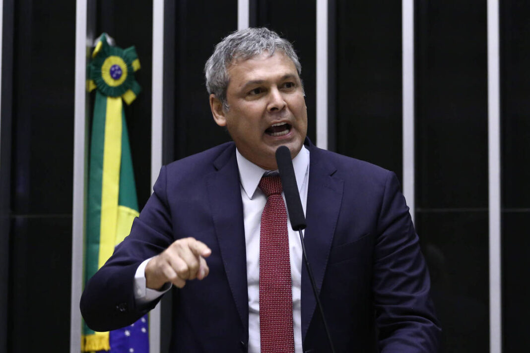 Líder do PT vai pedir cassação imediata de Ramagem – 21/11/2025 – Painel