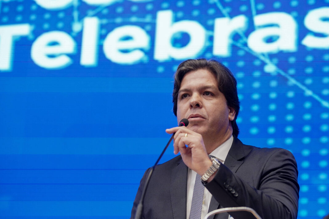 Governo vai investir R$ 1,3 bi em internet para escolas – 07/11/2025 – Painel