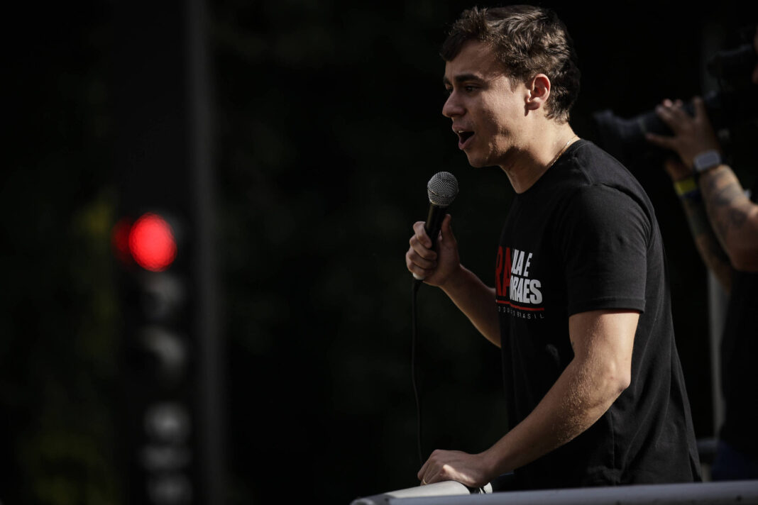 Moraes cobra Nikolas sobre celular usado com Bolsonaro – 26/11/2025 – Poder