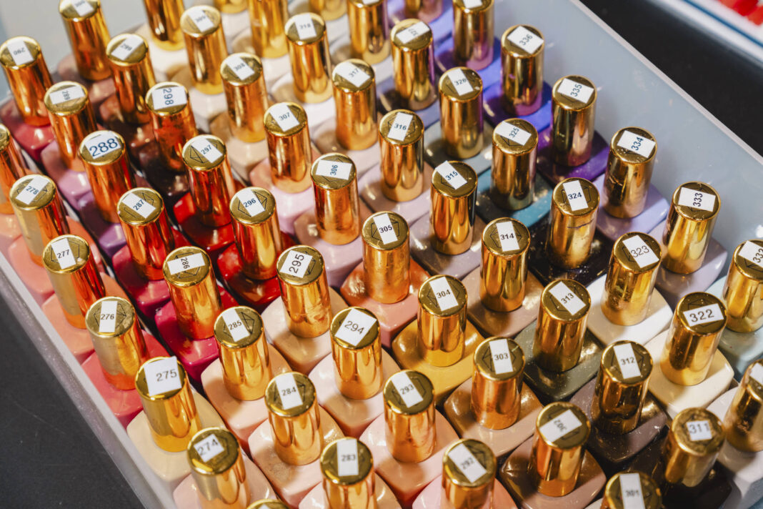 Como saber se seu esmalte em gel tem substâncias proibidas – 03/11/2025 – Equilíbrio e Saúde