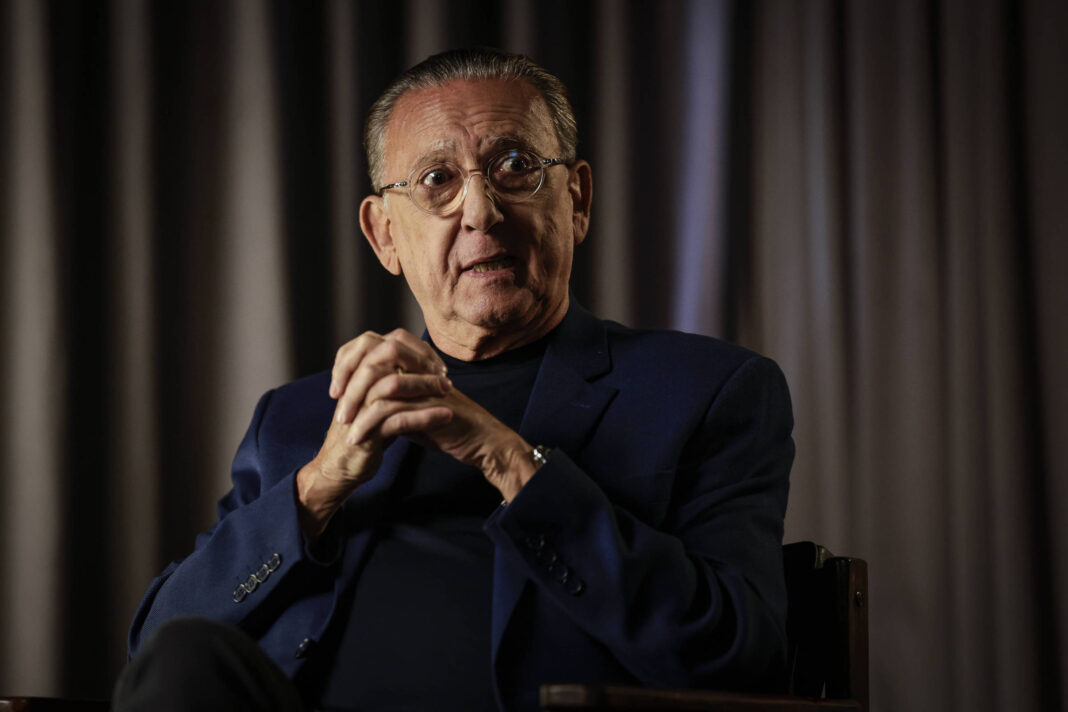 Galvão Bueno recebe alta após internação por pneumonia – 21/11/2025 – Ilustrada