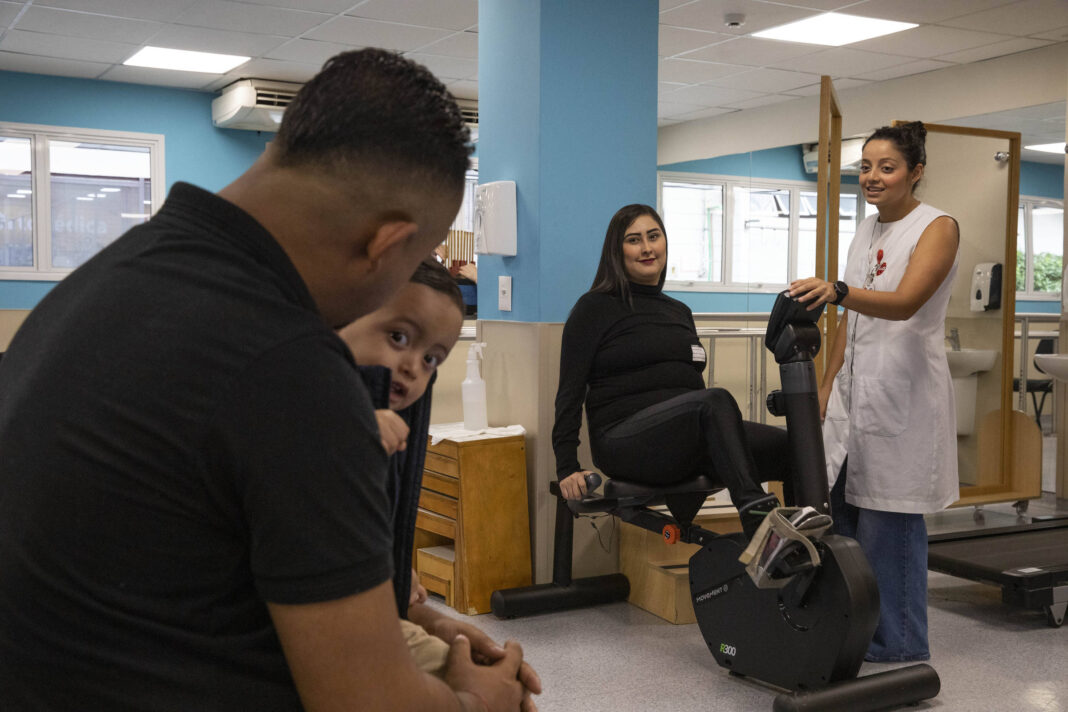 Mãe com doença rara diz que a maternidade a salvou – 05/11/2025 – Equilíbrio e Saúde