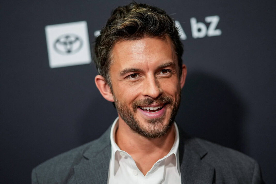 Jonathan Bailey é eleito o homem mais sexy de 2025 – 04/11/2025 – Celebridades