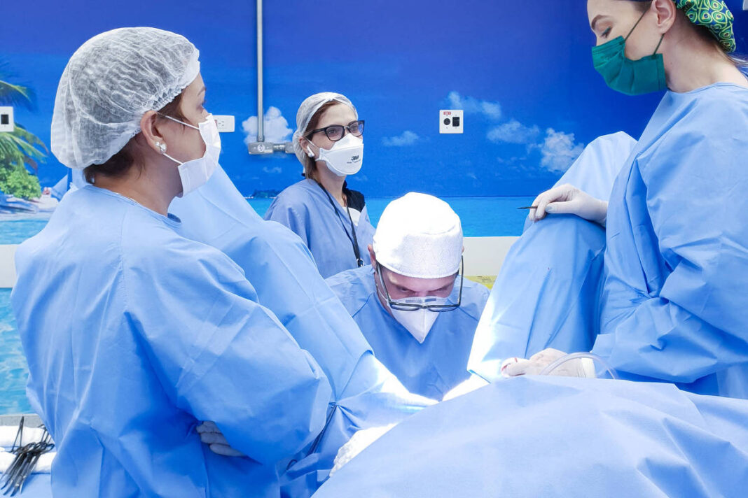 Bolsonarista propõe excluir cirurgia de gênero do plano – 07/11/2025 – Painel