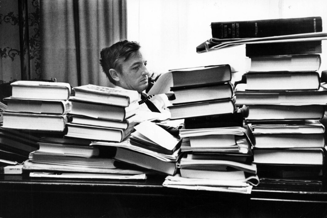 Conheça americano que abriu caminho para Olavo e Bolsonaro – 08/11/2025 – Ilustríssima