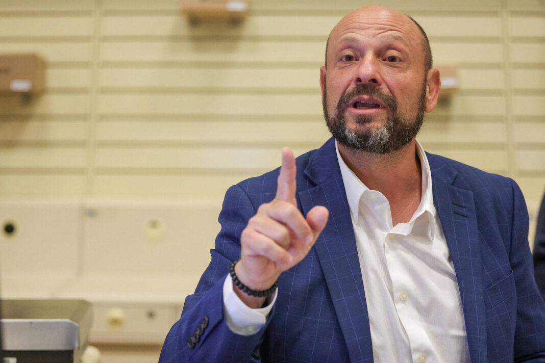 INSS: fila de novos pedidos cresce 10% ao mês – 09/11/2025 – Mercado