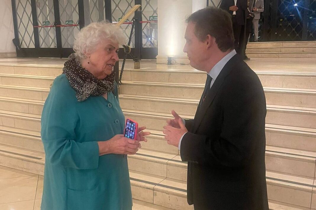 Assessora de Lula deixa evento durante fala de Caiado – 09/11/2025 – Painel