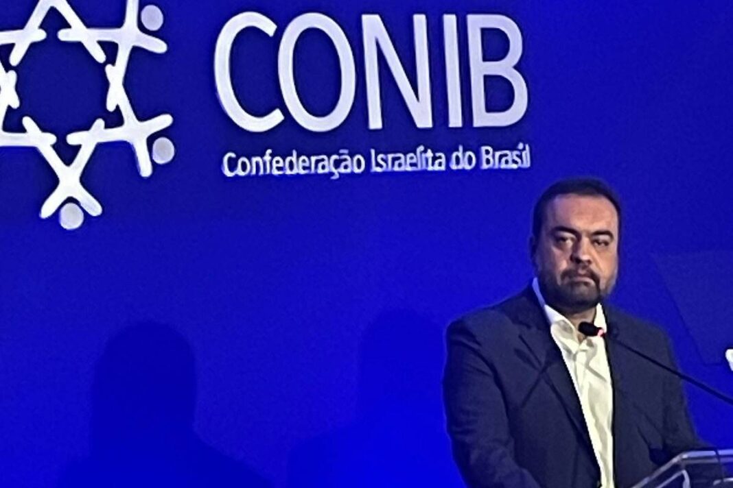 Castro vira estrela de evento de entidade judaica em SP – 09/11/2025 – Painel