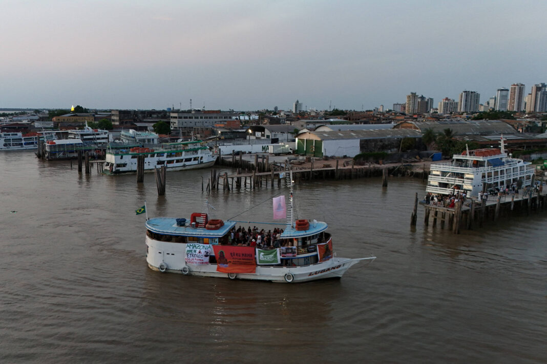 Indígenas viajam 3.000 km e chegam em Belém para a COP30 – 10/11/2025 – Ambiente