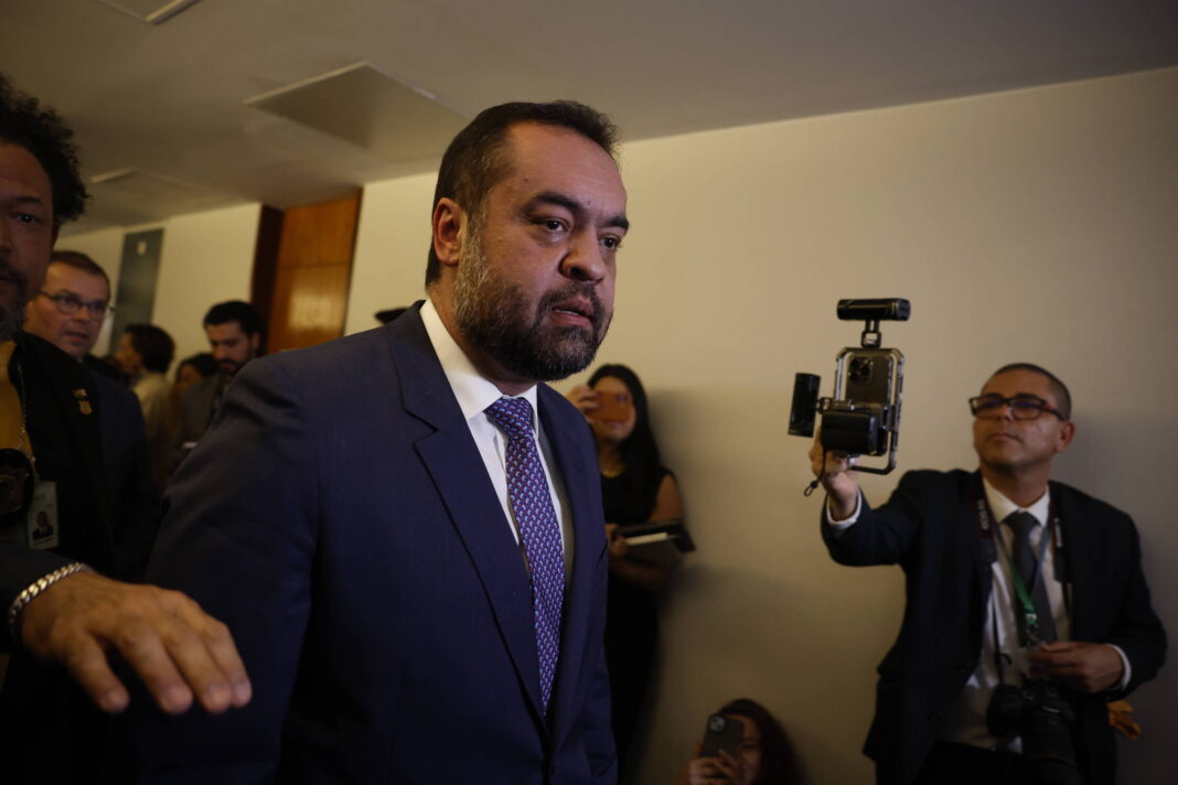 Assessor de Castro pede exoneração e acusa secretário – 17/11/2025 – Painel