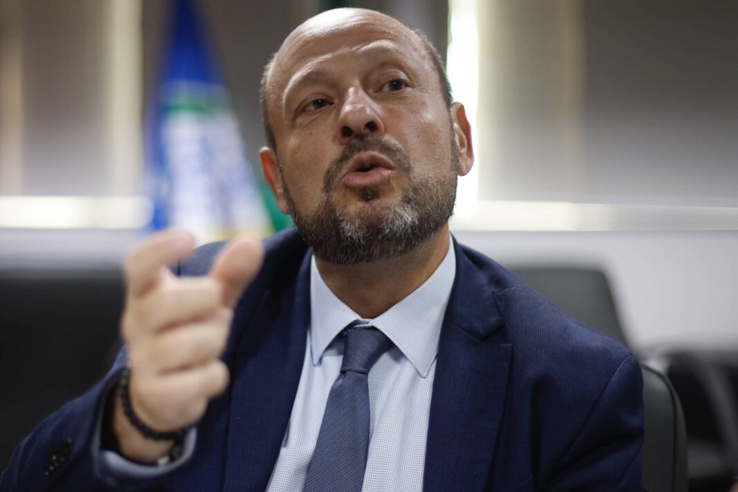 Relator da CPMI vê fritura do chefe do INSS e critica nº2 – 19/11/2025 – Painel