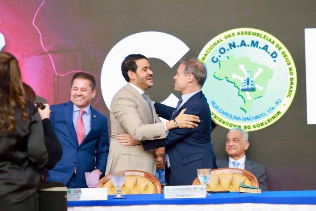 Messias e André Mendonça se abraçam em evento evangélico – 21/11/2025 – Poder