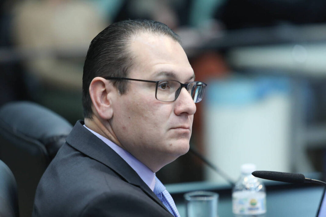 Deputado é expulso sob acusação de presidir outro partido – 25/11/2025 – Painel