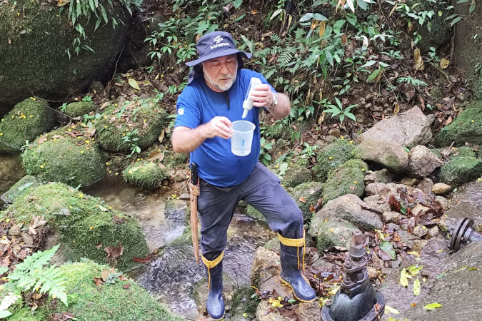 SegHidro: projeto da Sanepar coleta amostras em minas e poços no Litoral