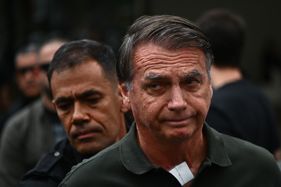 Defesa de Bolsonaro pede prisão domiciliar humanitária a Moraes