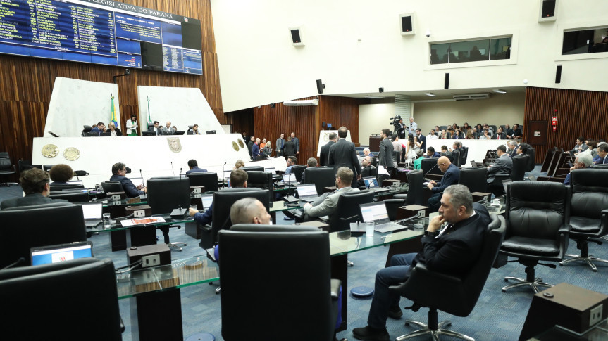 Assembleia Legislativa do Paraná | ALEP | Notícias > Plenário aprova projeto que amplia acesso a crédito para empresas e cooperativas do Paraná afetadas pelo tarifaço dos EUA