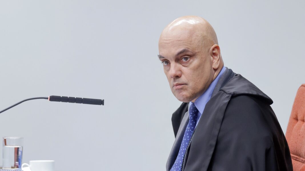 Início da pena de Bolsonaro é mais dura que a de Lula em 2018