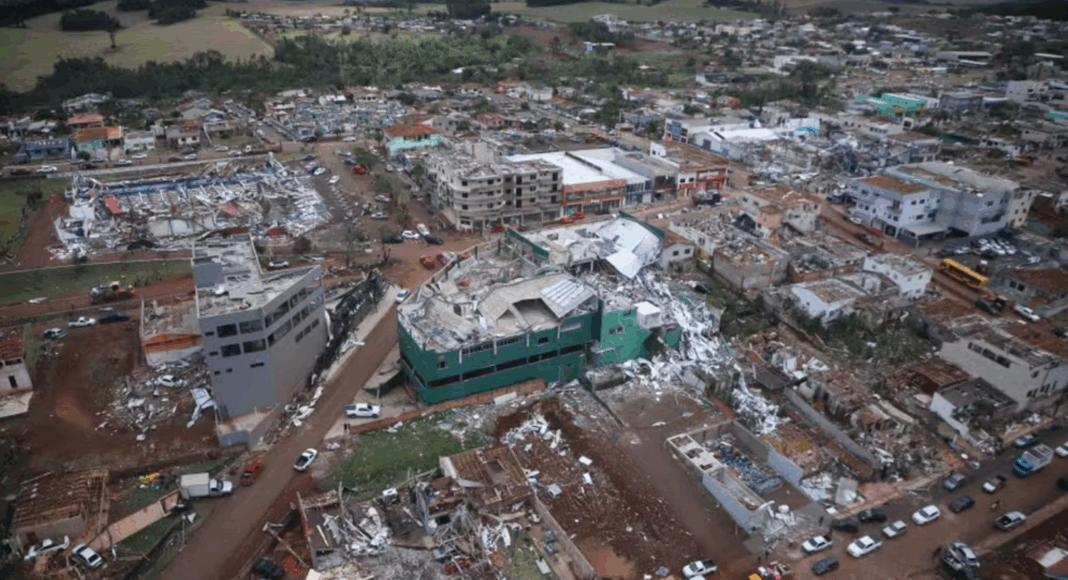 veja o antes e depois da cidade dde rio bonito no Paraná devastada por tornado