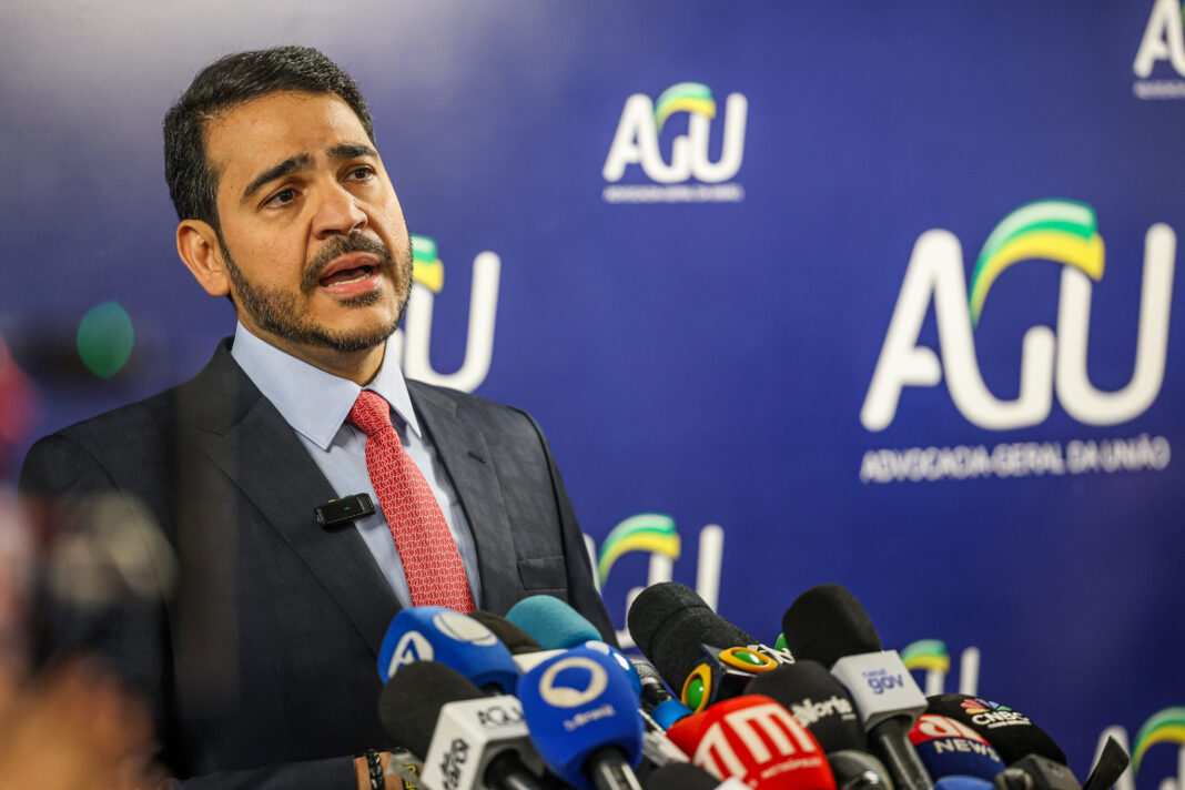 Oposição quer Jorge Messias investigado por prevaricação