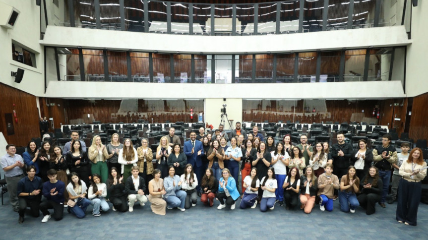 Assembleia Legislativa do Paraná | ALEP | Notícias > Assembleia recebe a Caravana da Cidadania do projeto Geração Atitude 2025 e premia vencedores