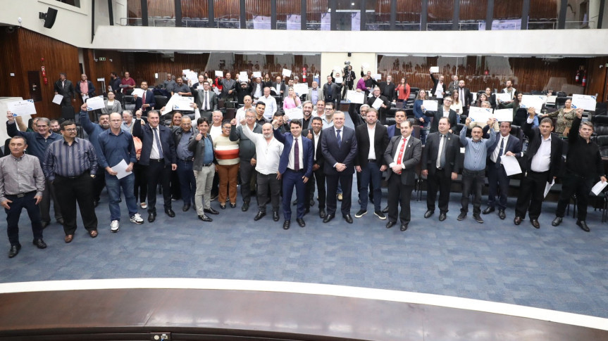 Assembleia Legislativa do Paraná | ALEP | Notícias > Dia do Taxista é celebrado em sessão solene na Assembleia Legislativa do Paraná