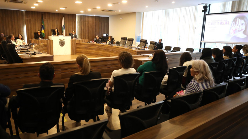 Assembleia Legislativa do Paraná | ALEP | Notícias > Assembleia Legislativa debate ações integradas para fortalecer políticas de enfrentamento à violência contra a mulher no Paraná