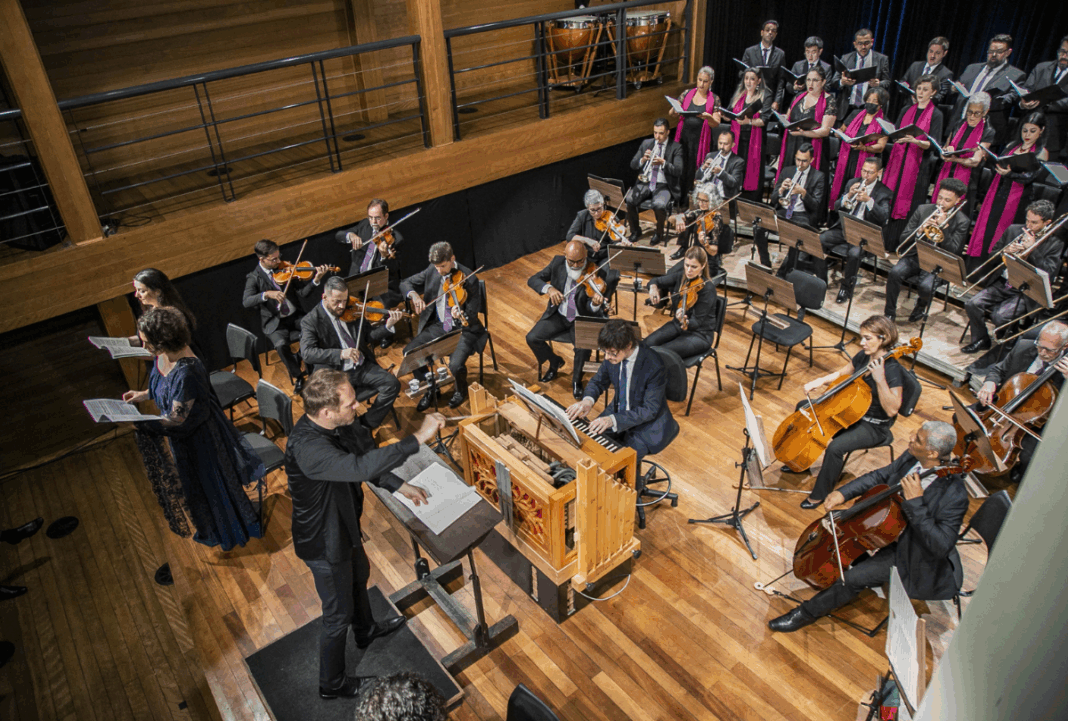 Coro da Camerata Antiqua homenageia fundadora em espetáculo