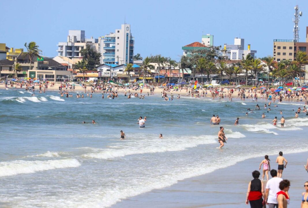 Verão chegando! Sol deve predominar no Paraná em dezembro