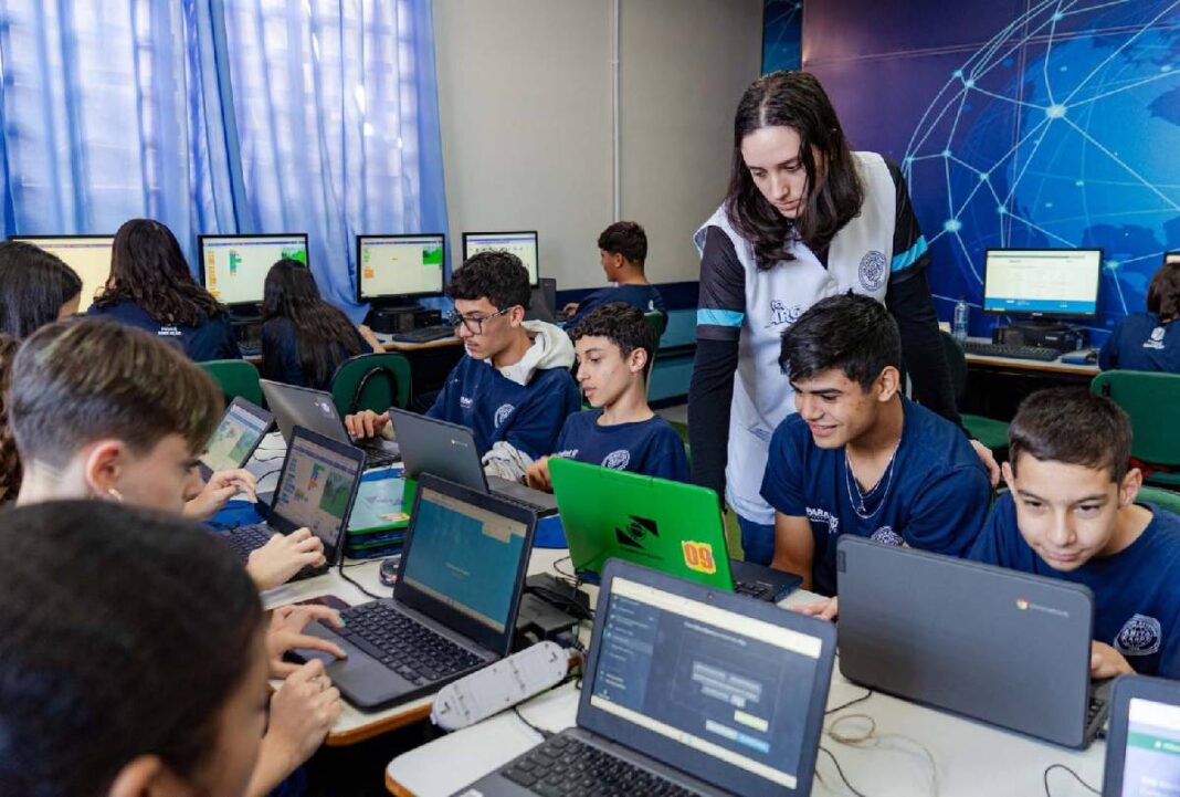 Paraná terá 33 novos colégios cívico-militares em 2026