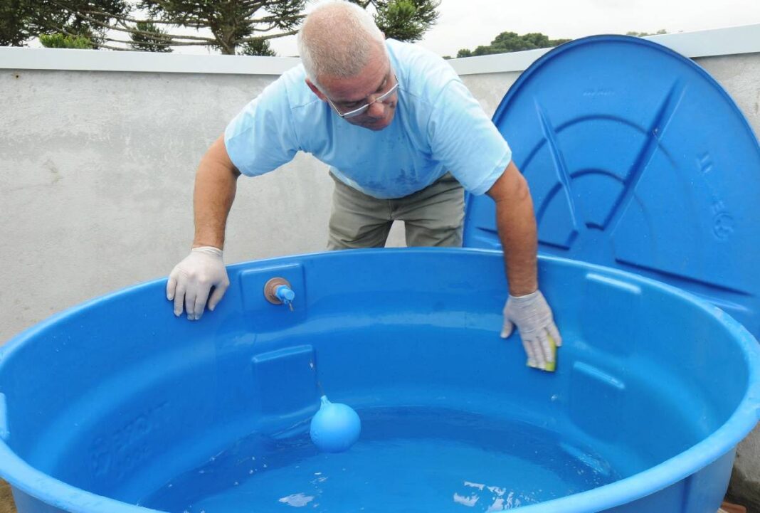 Tem casa na praia? Veja guia prático de como limpar a caixa-d’água