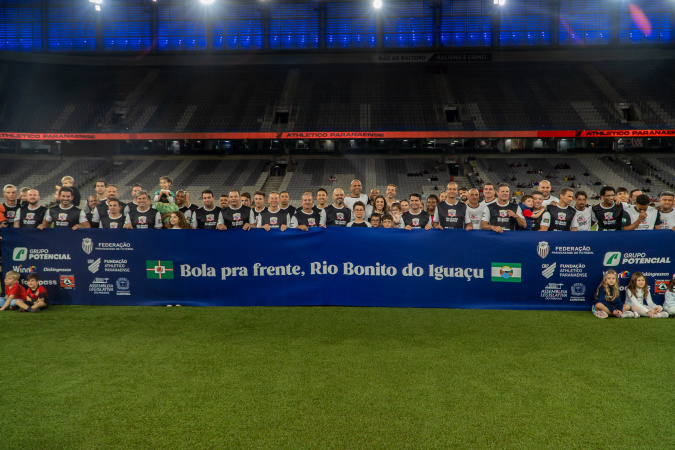Ídolos do futebol paranaense se unem em campo para ajudar Rio Bonito do Iguaçu