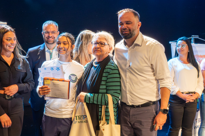 Alunos da rede pública do Paraná recebem prêmio do Concurso Estadual de Poesias