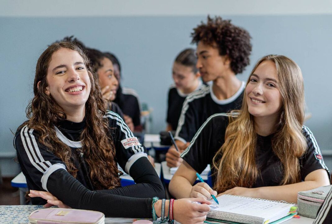 Enem mobiliza 195 mil estudantes neste domingo no Paraná