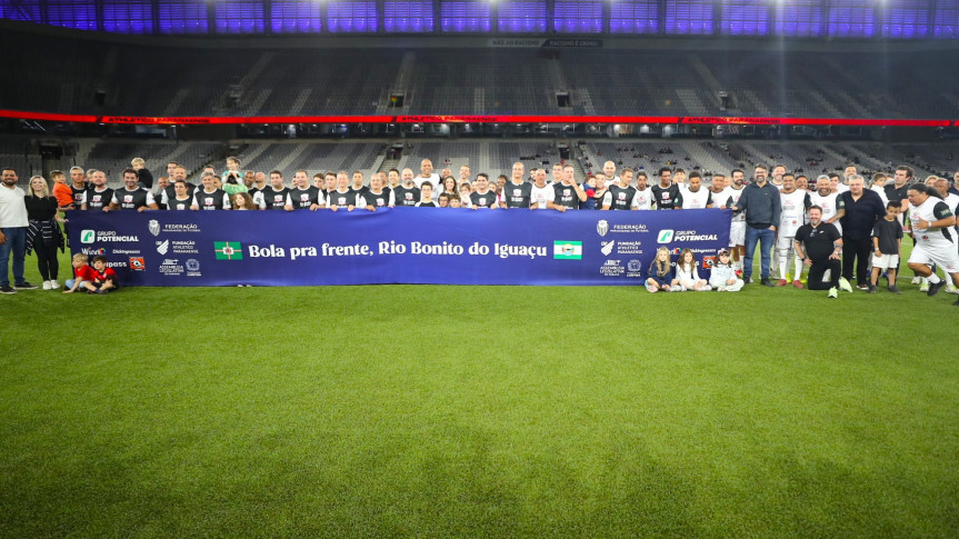 Assembleia Legislativa do Paraná | ALEP | Notícias > Partida solidária organizada pela Assembleia reúne ídolos do esporte e arrecada recursos para reconstrução de Rio Bonito do Iguaçu